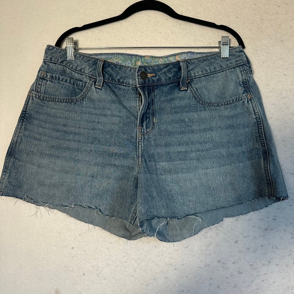 Hollister Low-Rise Baggy Denim Shorts Medium Wash Cut-Off Size 12 W31